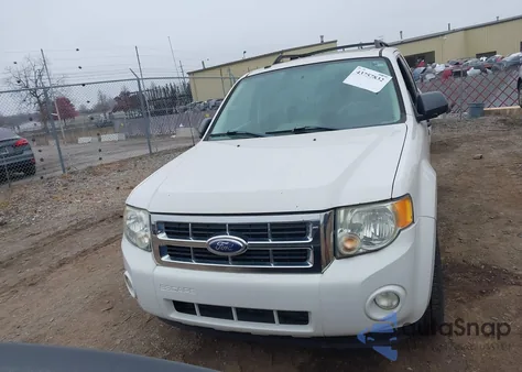 2009 Ford Escape Xlt z USA, uszkodzony, nr VIN 1FMCU03729KB26884